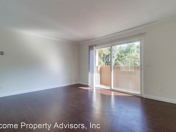 3rd image of 2032 Cypress Ave #9