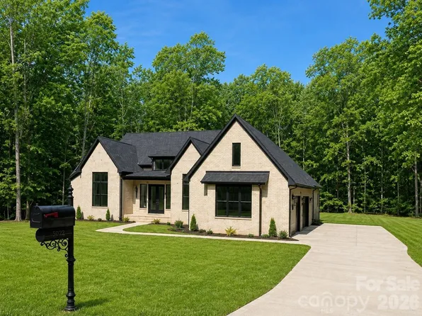 5922 Ravine Dr, Waxhaw, NC 28173