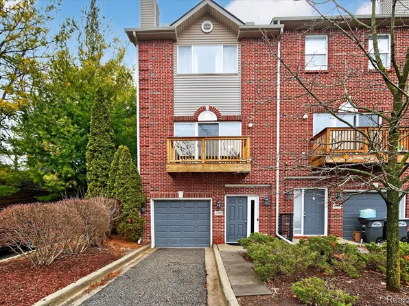 42488 Corlina Dr, Northville, MI 48167