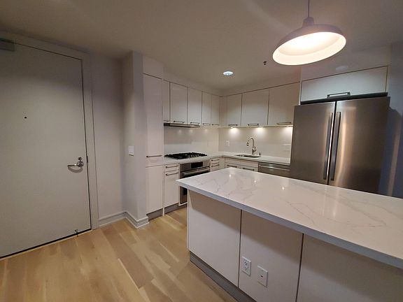 3rd image of 631 Folsom St APT 11E