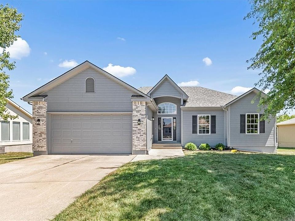 1st image of 709 SW Graystone Dr