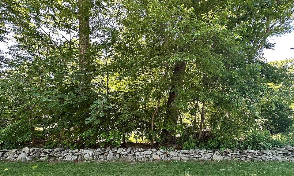1st image of 77 Gregory Dr