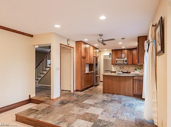 5th image of 32262 Springside Ln