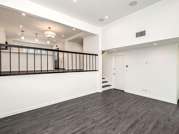 3rd image of 4345 W Sarah St
