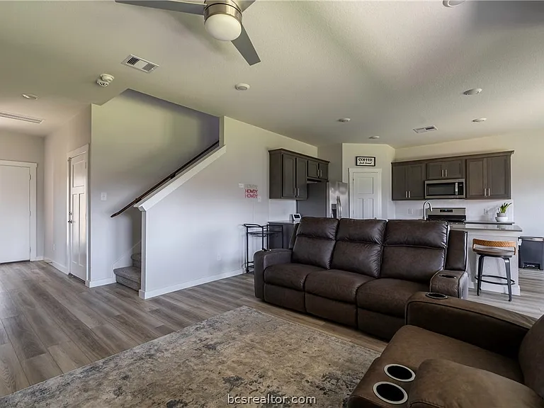 956 Lady Bird Ln — Photo 3
