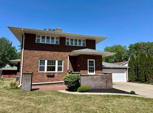 212 A St, Shelton, NE 68876