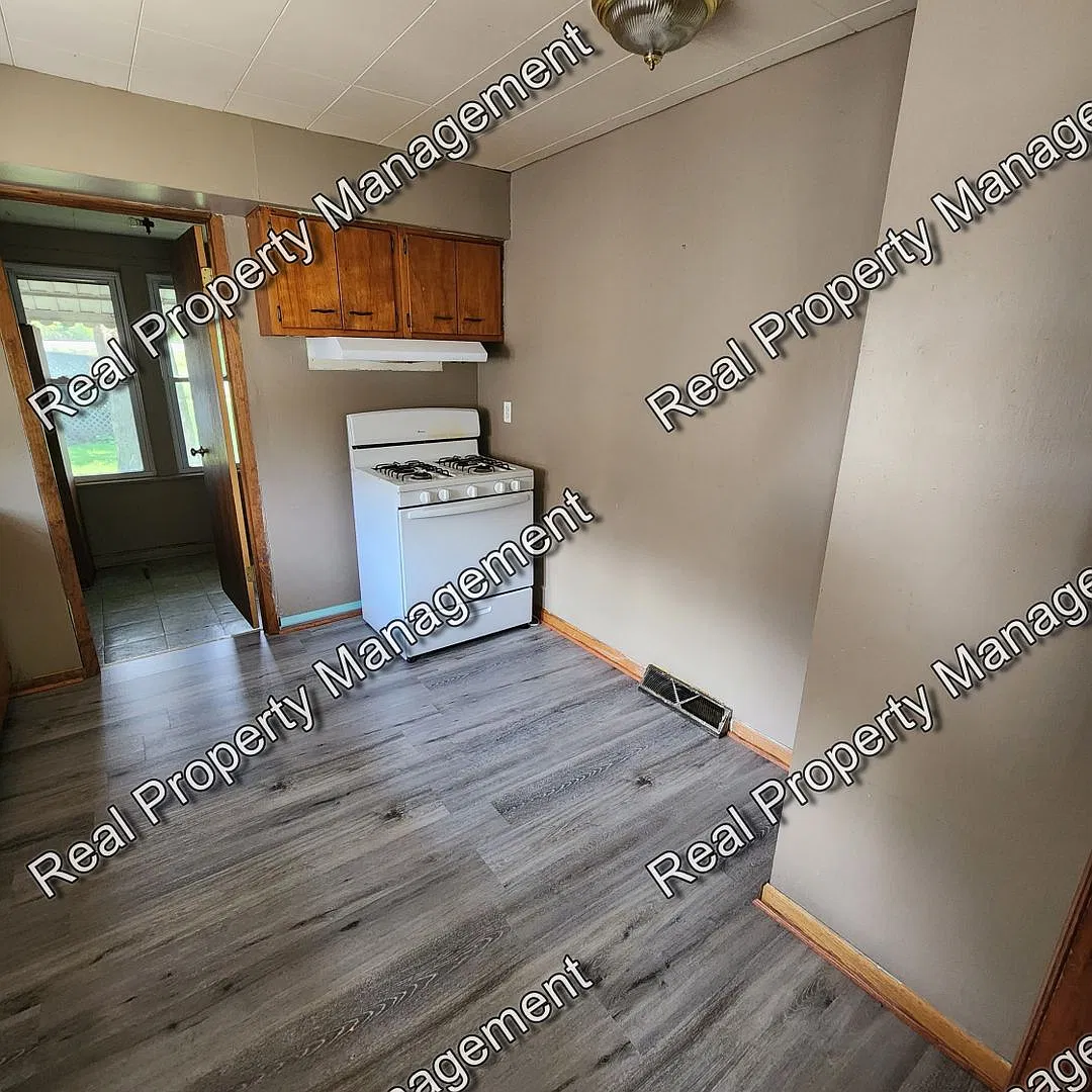Two Bedroom Ranch on Quiet Street — Photo 4