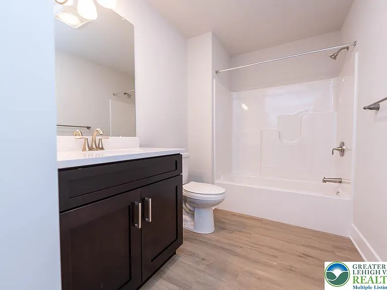 1275 E 4th St #202 — Photo 11