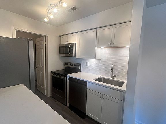4th image of 1129 W Main St APT 304