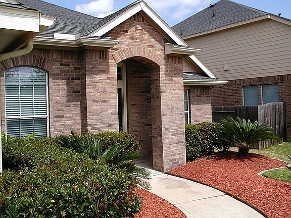 rain gutters, full sprinkler system, garage door opener, cul-de-sac street and space between your ne