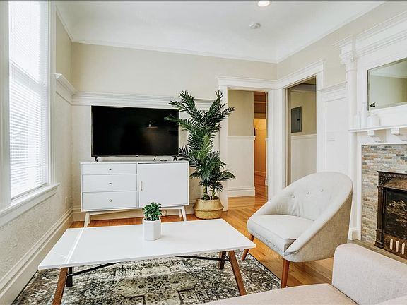 4th image of 1049 Noe St