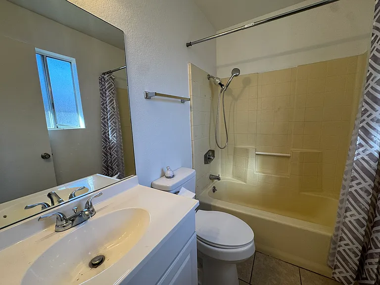 1539 Monte Vista Dr #C — Photo 26