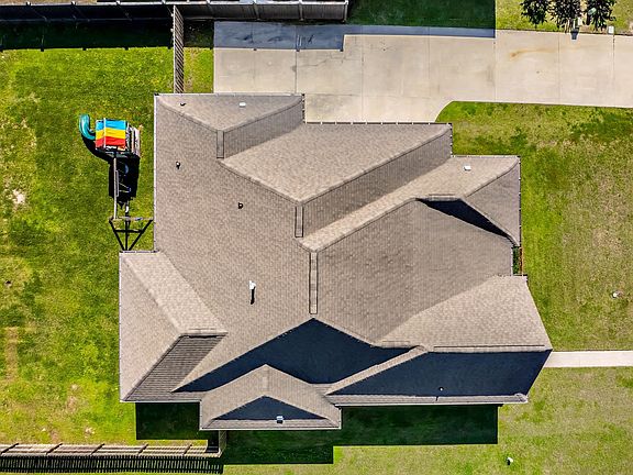 5th image of 146 Marmande Ave