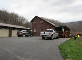 126 Hampden Ct, Gilbert, WV 25621