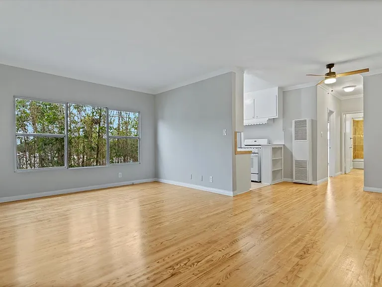 1051 S Cochran Ave #7 — Photo 3