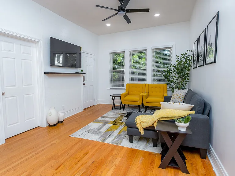 3123 N Southport Ave #1 — Photo 1