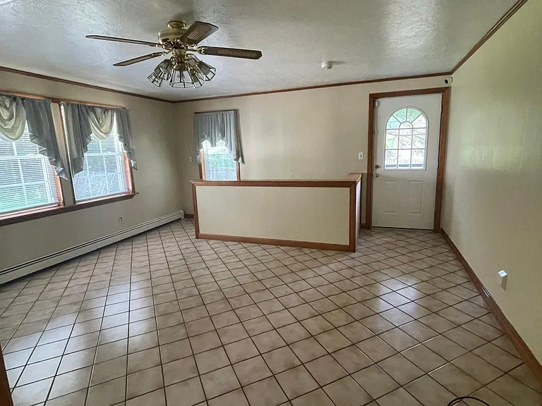 12 Park Ln — Photo 9
