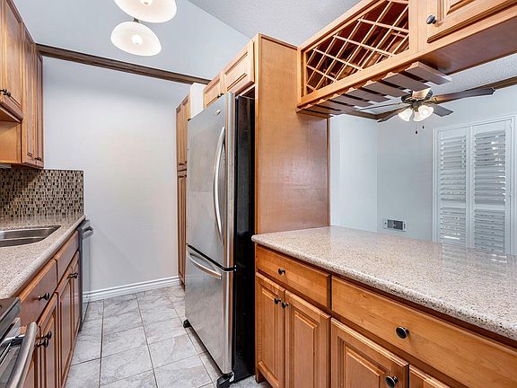 5th image of 643 S Prospect Ave Unit 203