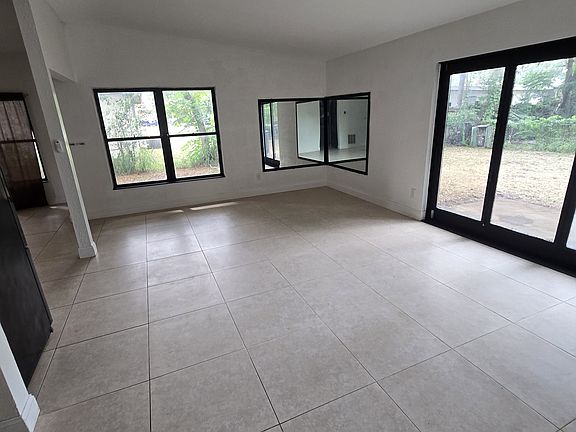 5th image of 5837 Perrine Dr