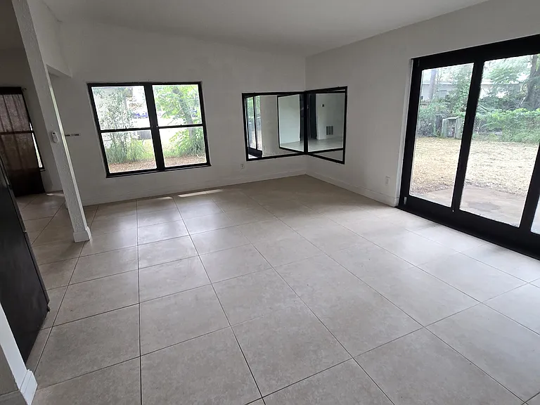 5837 Perrine Dr — Photo 3