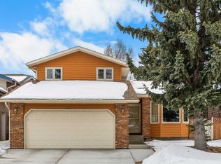 120 N Edforth Cres NW, Calgary, AB T3A 3X3