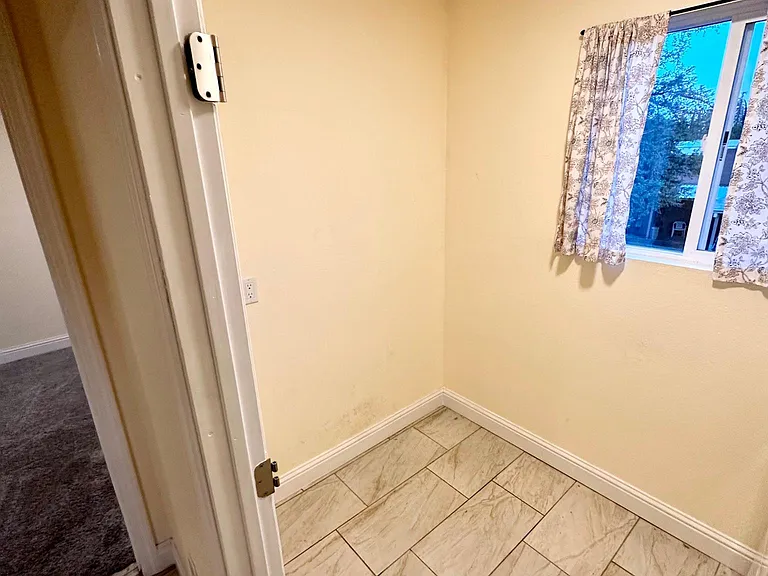 418 E St #2 — Photo 19