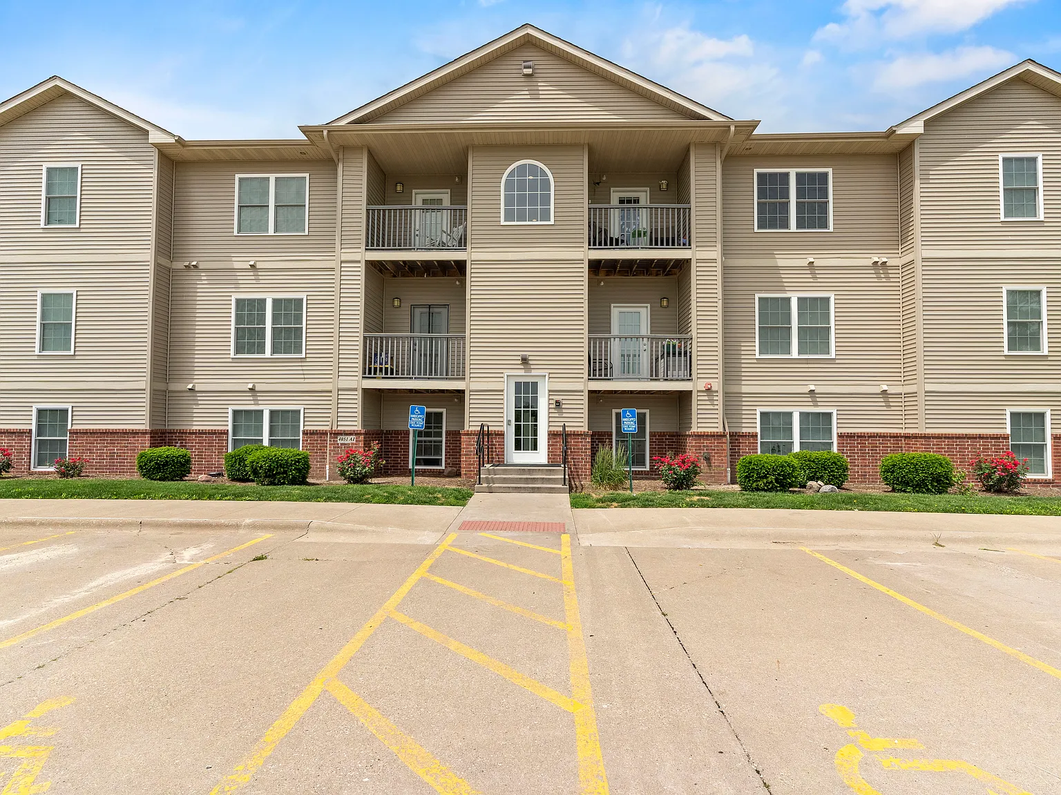 Stonegate Village Apartments — Photo 3