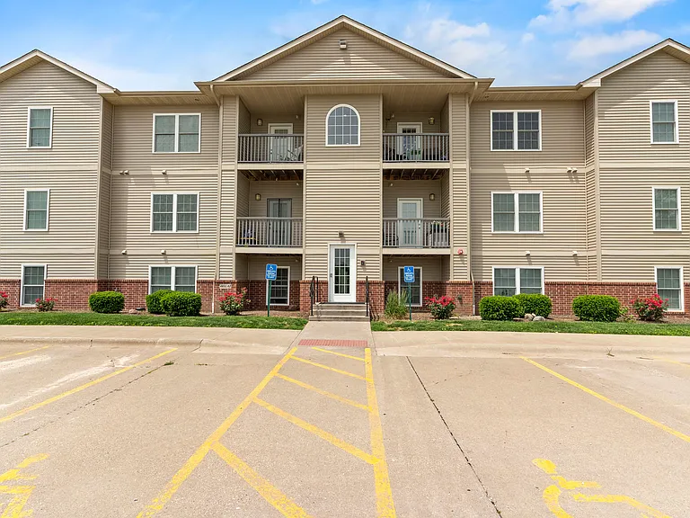 Stonegate Village Apartments — Photo 3