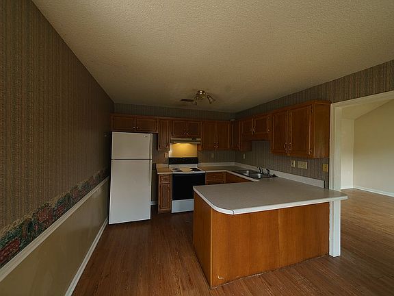 4th image of 5847 Garden Walk W