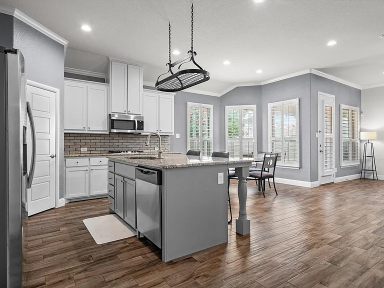 840 Parkside Dr — Photo 16