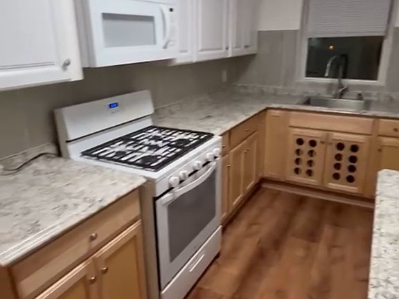 4th image of 37 Middle St #2