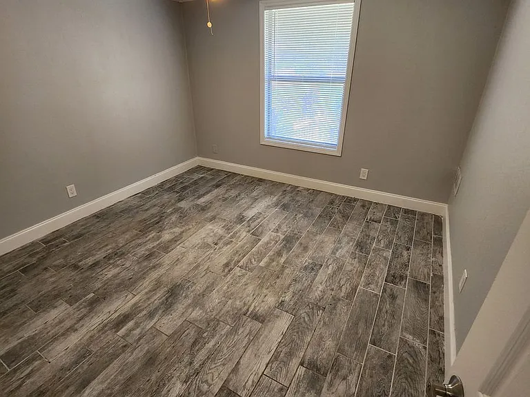 Strawberry Place Apartments — Photo 5