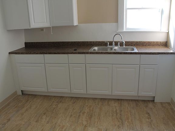 2nd image of 1423 W 107th St