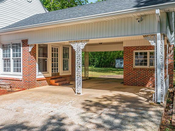3rd image of 617 Jacksonville St