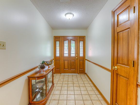 3rd image of 725 Cedar Brake Dr