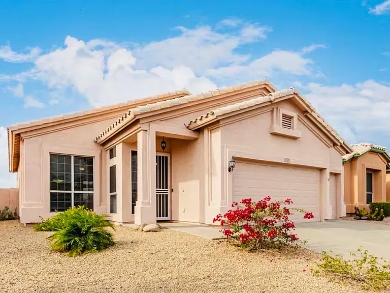 Well maintained 2 bedroom, 2 bathroom home in the sought after Coyote Lakes Golf Community. Features low maintenance landscaping, and a 3 car garage.