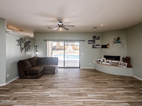 4th image of 144 Acoma Blvd N