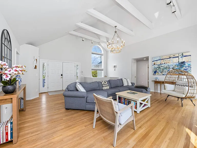 12 Douglas Ct — Photo 3