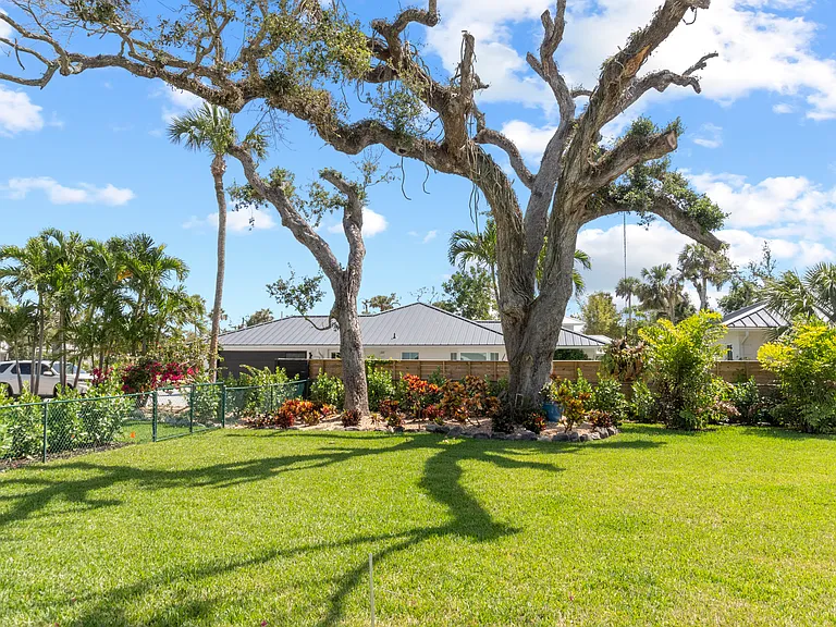 594 Bougainvillea Ln — Photo 48