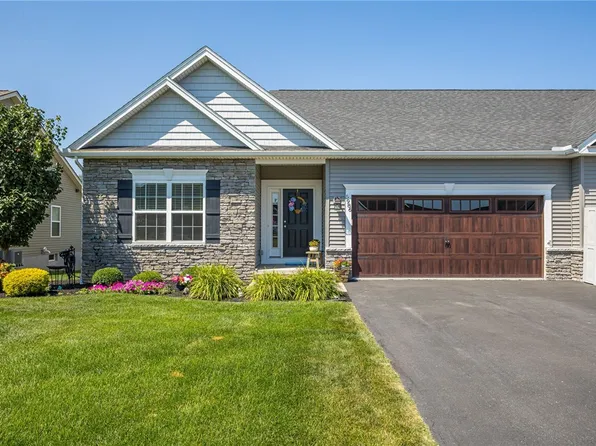 5986 Monarch Dr, Farmington, NY 14425