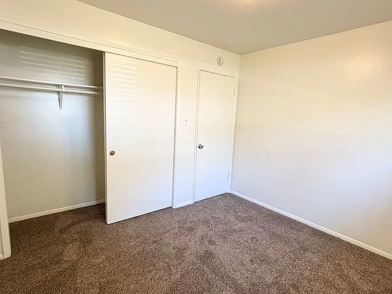 320 & 324 E Pine Ave — Photo 11