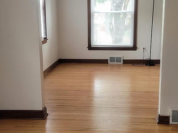 3rd image of 3107 Irving Ave N