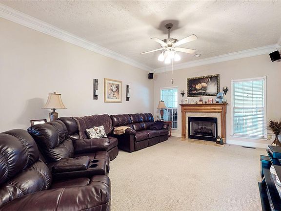 3rd image of 14 Southwood Dr