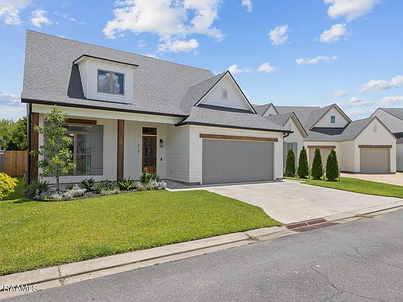 3rd image of 219 Harvest Creek Ln
