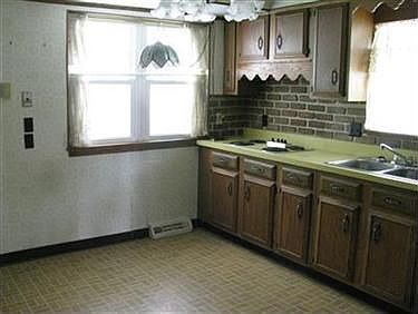 4th image of 25300 Richards Ave
