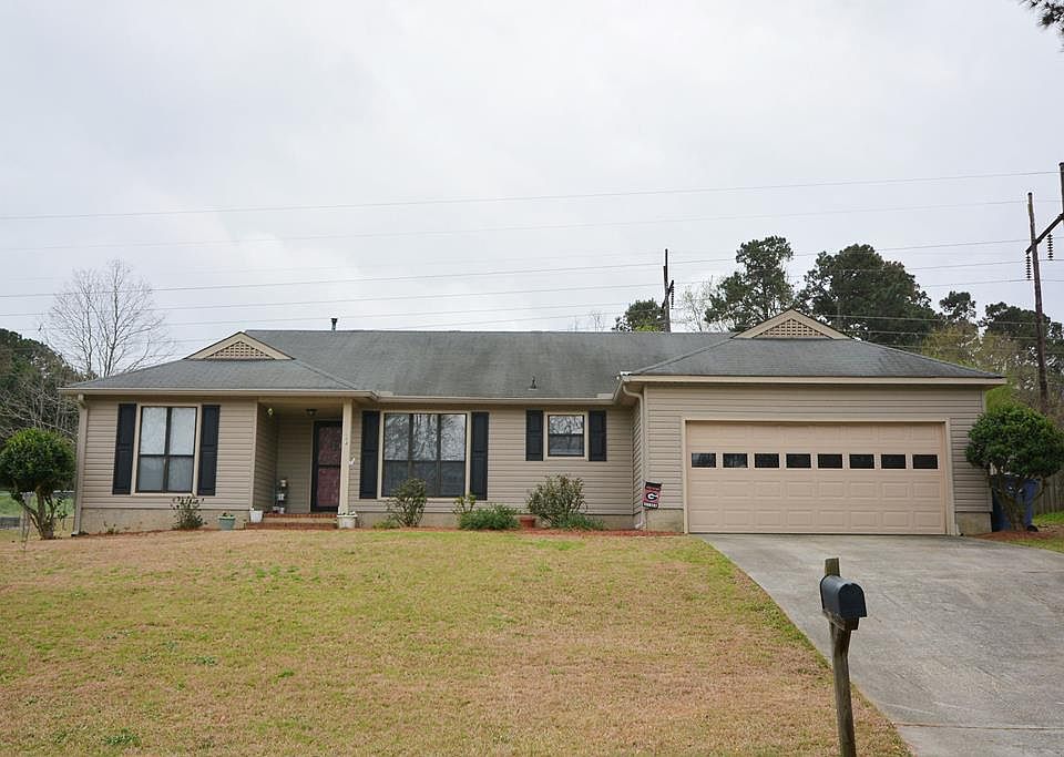 1st image of 684 Wellington Dr