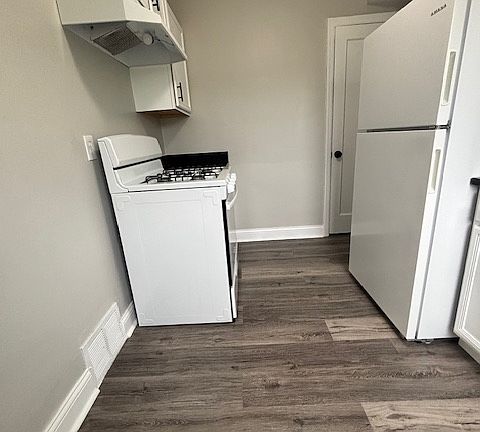 3rd image of 7238 Columbia Ave #A