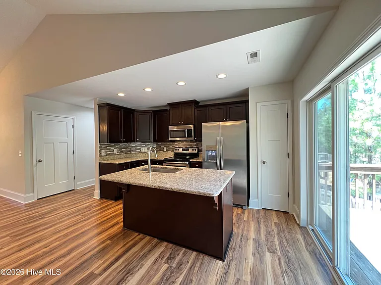 315 Adams Cir — Photo 4