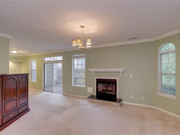 3rd image of 1207 Daylily Dr