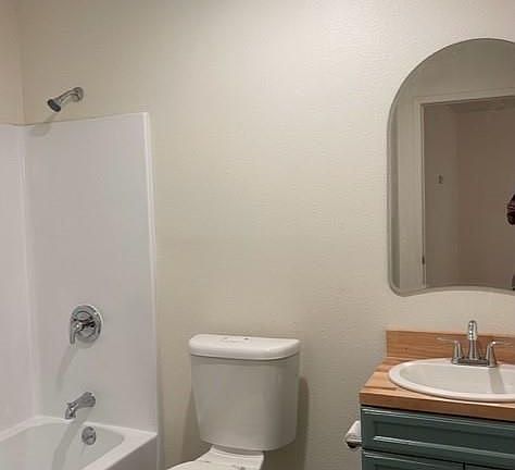 4th image of 5408 McCullough Ave #3